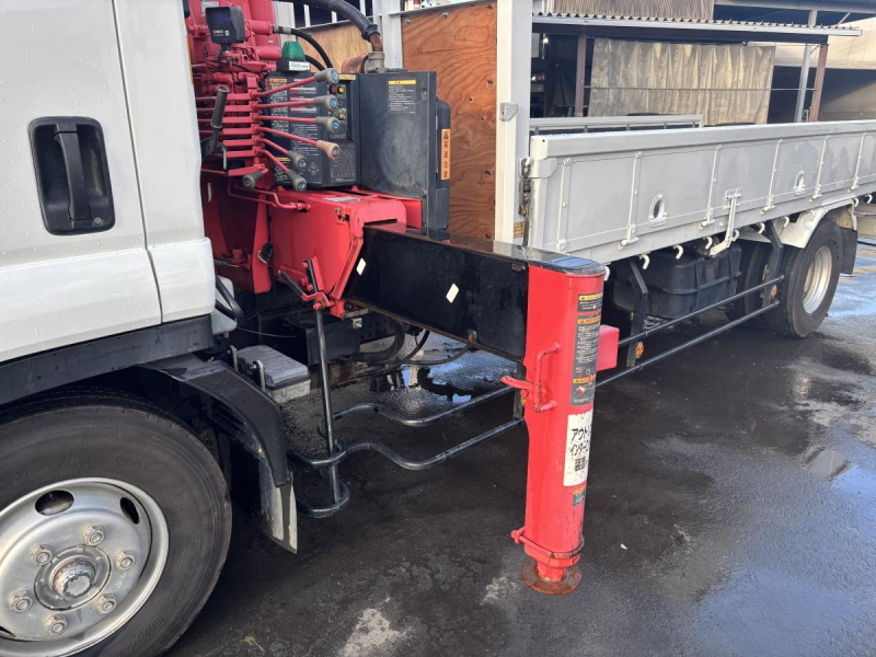 4段クレーンラジコン付き　AT車　積載2500kg|中古トラックの販売・買取・査定のアイナビ