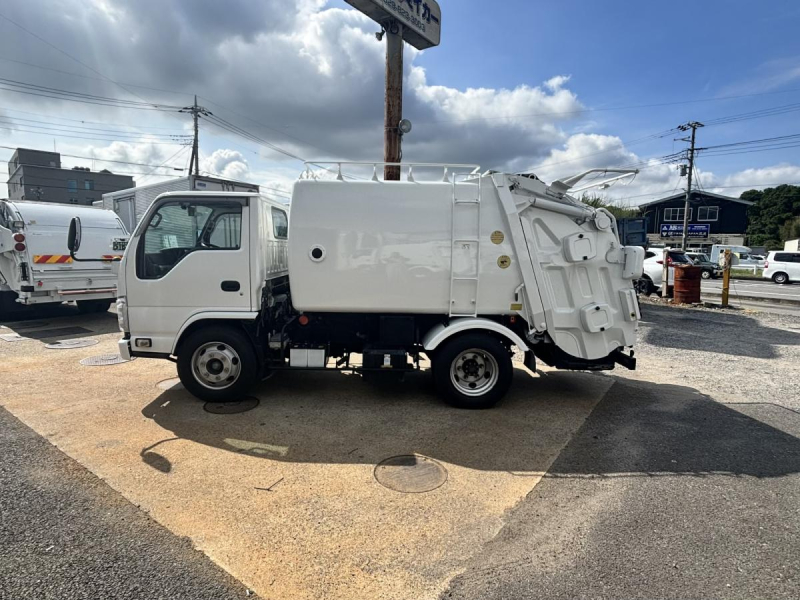 巻き込みパッカー車　極東製5.0立米　積載3300kg|中古トラックの販売・買取・査定のアイナビ