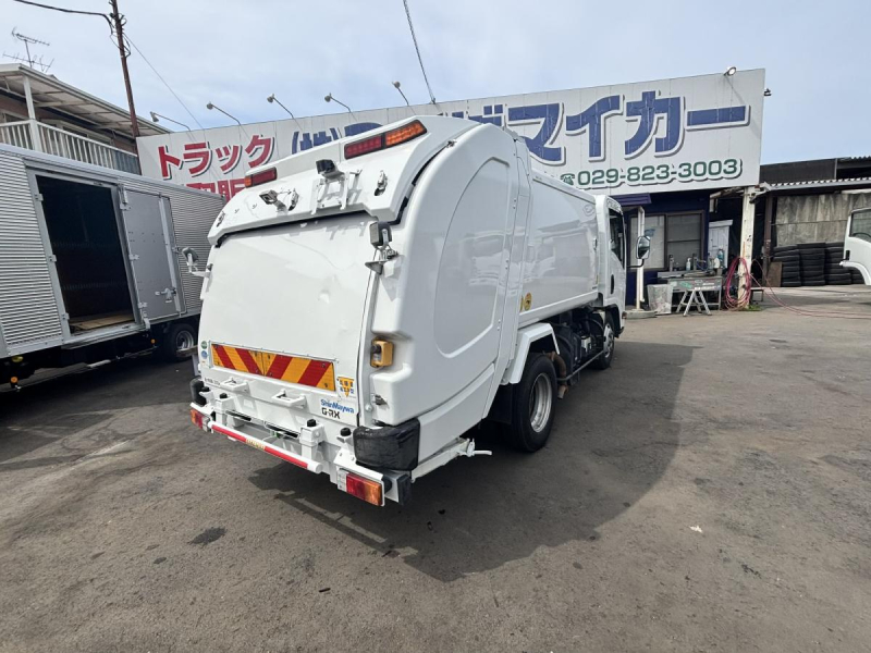 巻き込みパッカー車　新明和製5.1立米　積載3000kg|中古トラックの販売・買取・査定のアイナビ