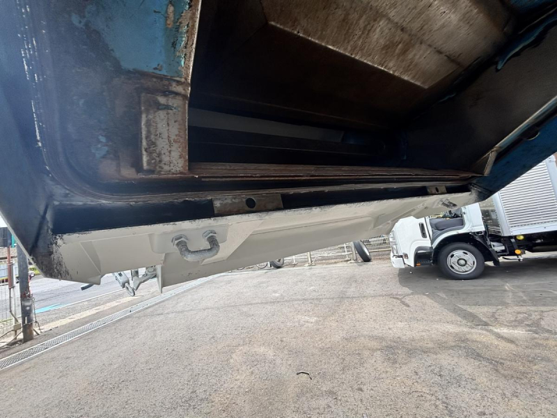 巻き込みパッカー車　新明和製5.1立米　積載3000kg|中古トラックの販売・買取・査定のアイナビ