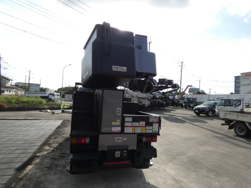 H30 高所作業車　オートマ 260711|中古トラックの販売・買取・査定のアイナビ