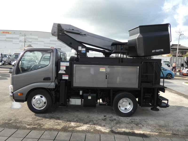 H30 高所作業車　オートマ 260711|中古トラックの販売・買取・査定のアイナビ