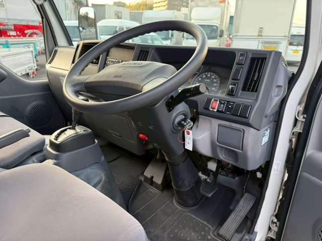 平ボデー　2t　標準　全低床|中古トラックの販売・買取・査定のアイナビ