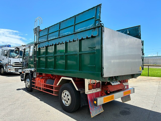 車検付 増トン ワンオーナー フルキャブ/ベッド付き 新明和工業|中古トラックの販売・買取・査定のアイナビ