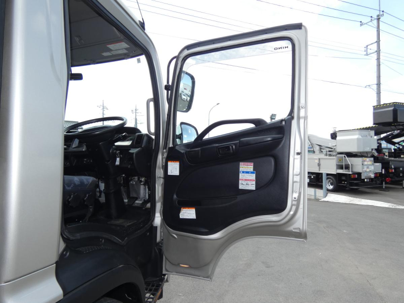 H29 2.65トン4段クレーン付き平ボディー260714|中古トラックの販売・買取・査定のアイナビ