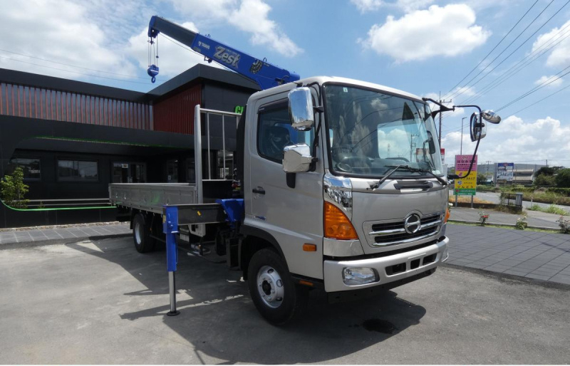 H29 2.65トン4段クレーン付き平ボディー260714|中古トラックの販売・買取・査定のアイナビ
