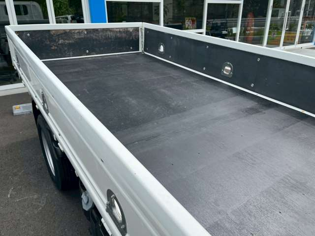 エルフ　平ボディ　標準　10尺　積載量2000kg|中古トラックの販売・買取・査定のアイナビ