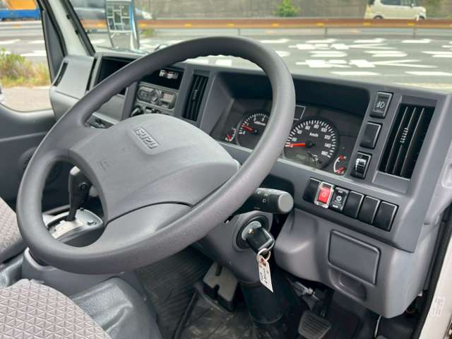 エルフ　平ボディ　標準　10尺　積載量2000kg|中古トラックの販売・買取・査定のアイナビ