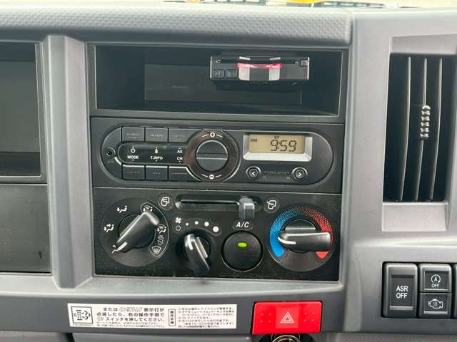 エルフ　平ボディ　標準　10尺　積載量2000kg|中古トラックの販売・買取・査定のアイナビ