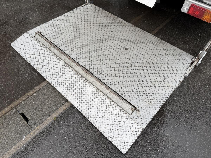 2t積・アルミバン・AT・垂直パワーゲート600kg・ラッシング|中古トラックの販売・買取・査定のアイナビ
