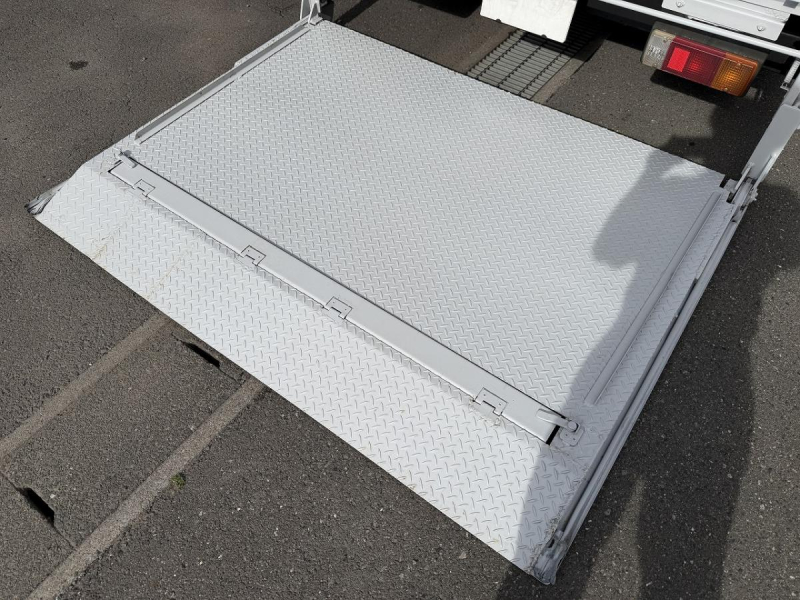 1.85t積・アルミバン・AT・垂直パワーゲート600kg・5t未満|中古トラックの販売・買取・査定のアイナビ