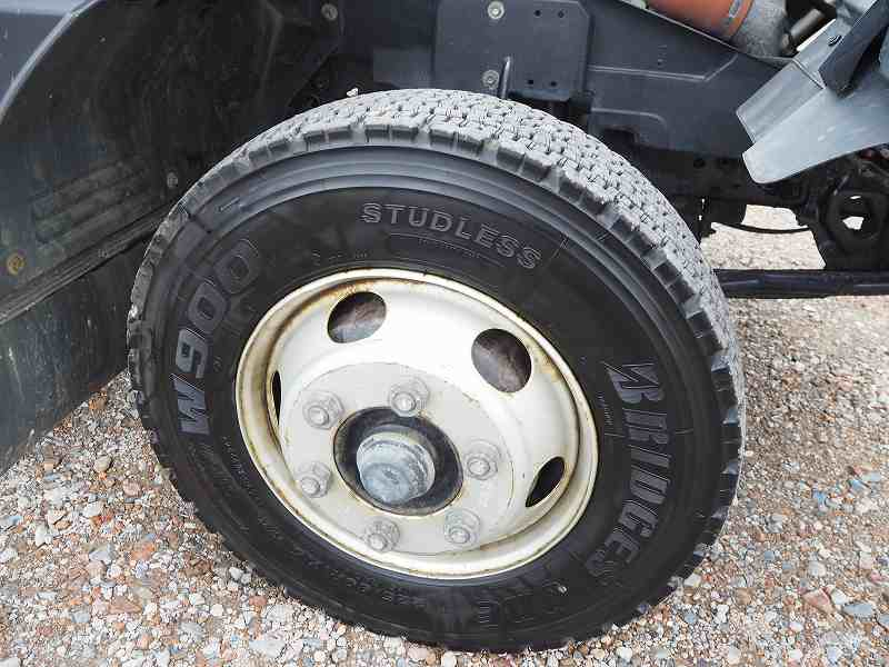 いすゞ フォワード ダンプ 8.2立米 深ダンプ 積載3.35t|中古トラックの販売・買取・査定のアイナビ