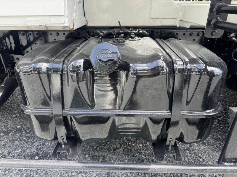 サカイ 前後散水 4,000L PTO式 走行9千km|中古トラックの販売・買取・査定のアイナビ