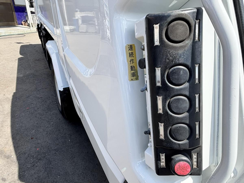 エルフ　プレス式パッカー車　新明和製4.6立米　積載2450kg|中古トラックの販売・買取・査定のアイナビ