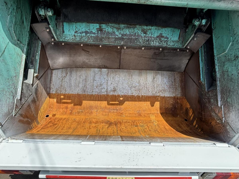 エルフ　プレス式パッカー車　新明和製4.6立米　積載2450kg|中古トラックの販売・買取・査定のアイナビ