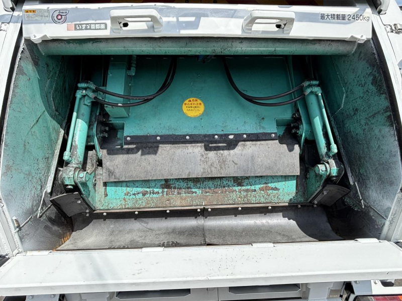 エルフ　プレス式パッカー車　新明和製4.6立米　積載2450kg|中古トラックの販売・買取・査定のアイナビ