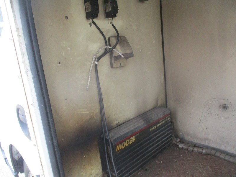 H21アトラス移動式トイレカー後方荷室付き|中古トラックの販売・買取・査定のアイナビ
