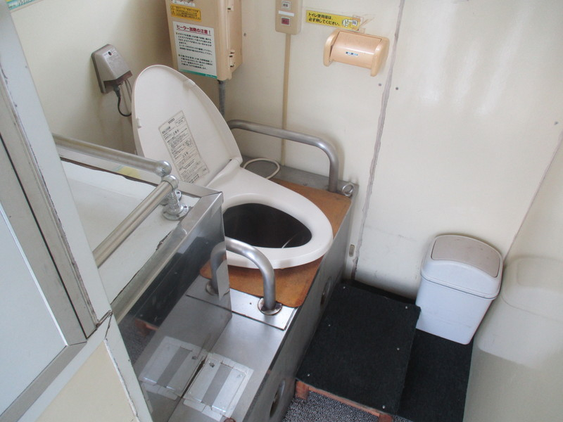 H21アトラス移動式トイレカー後方荷室付き|中古トラックの販売・買取・査定のアイナビ