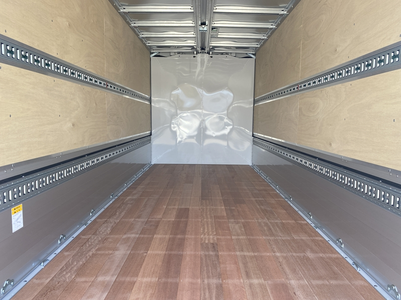 キャンター　ワイド超ロング　全低床　跳上ゲート付　積載3,600kg|中古トラックの販売・買取・査定のアイナビ