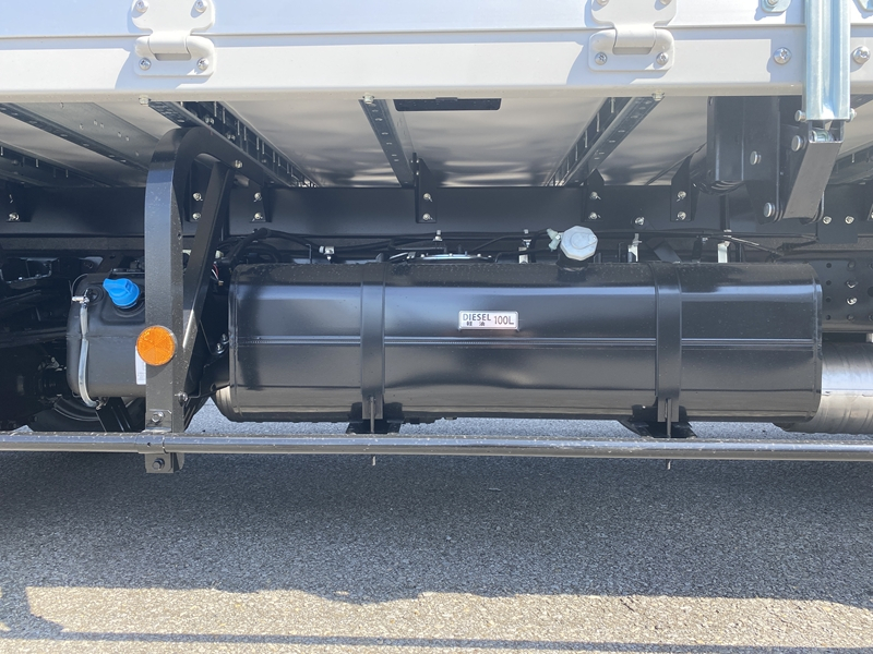 キャンター　ワイド超ロング　全低床　跳上ゲート付　積載3,600kg|中古トラックの販売・買取・査定のアイナビ