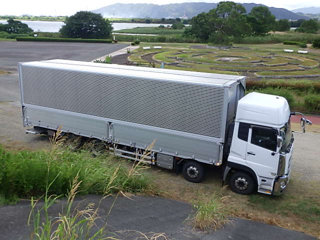UDトラックス令和2年式4軸低床アルミウィング格納G付車検あり|中古トラックの販売・買取・査定のアイナビ