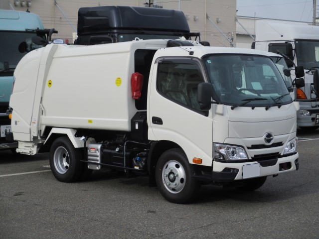 R8　日野デュトロ　プレス式塵芥車4.3立米　未使用車|中古トラックの販売・買取・査定のアイナビ