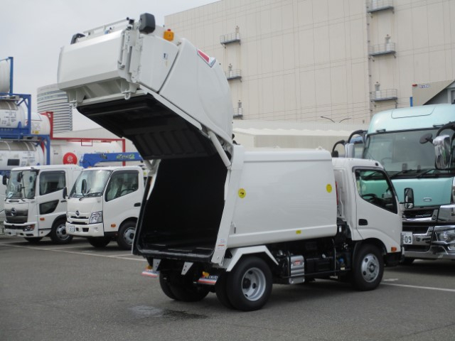 R8　日野デュトロ　プレス式塵芥車4.3立米　未使用車|中古トラックの販売・買取・査定のアイナビ