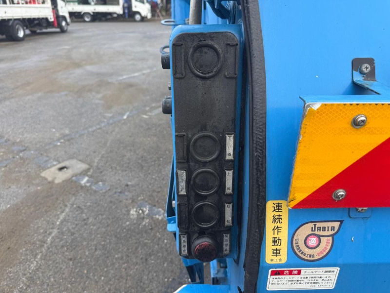 増トンプレス式新明和 10.2立米 汚水タンク 連続スイッチ|中古トラックの販売・買取・査定のアイナビ
