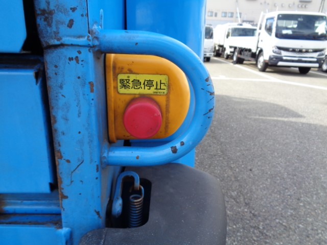 R3　三菱キャンター　回転式塵芥車5.1立米|中古トラックの販売・買取・査定のアイナビ