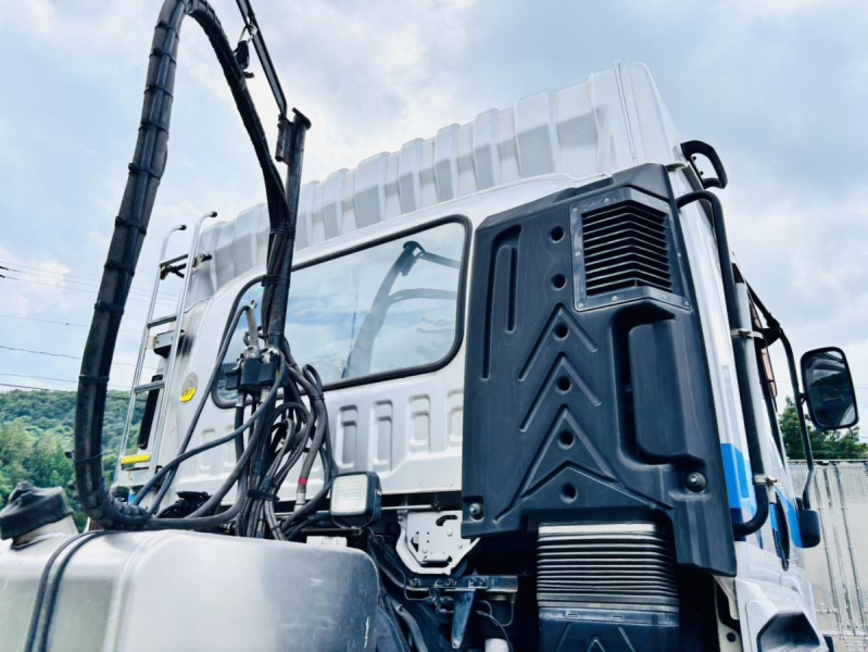H29 ギガ ハイルーフ トラクタ コンプレッサー付 実走50.1万km|中古トラックの販売・買取・査定のアイナビ