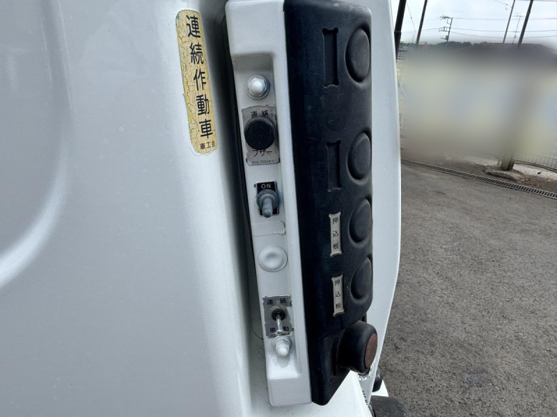 エルフ　巻き込みパッカー車　新明和製5.1立米　積載3650kg|中古トラックの販売・買取・査定のアイナビ