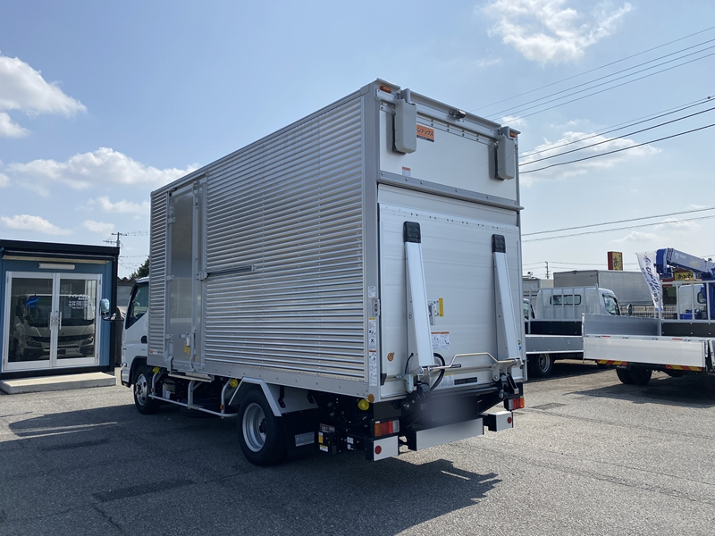 キャンター　標準ロング　全低床　ラッシング2段　サイドドア　跳上ゲート付　積載2,000kg|中古トラックの販売・買取・査定のアイナビ
