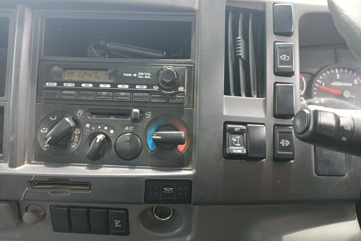H26 いすゞ4tLゲートダンプ　68,944km|中古トラックの販売・買取・査定のアイナビ