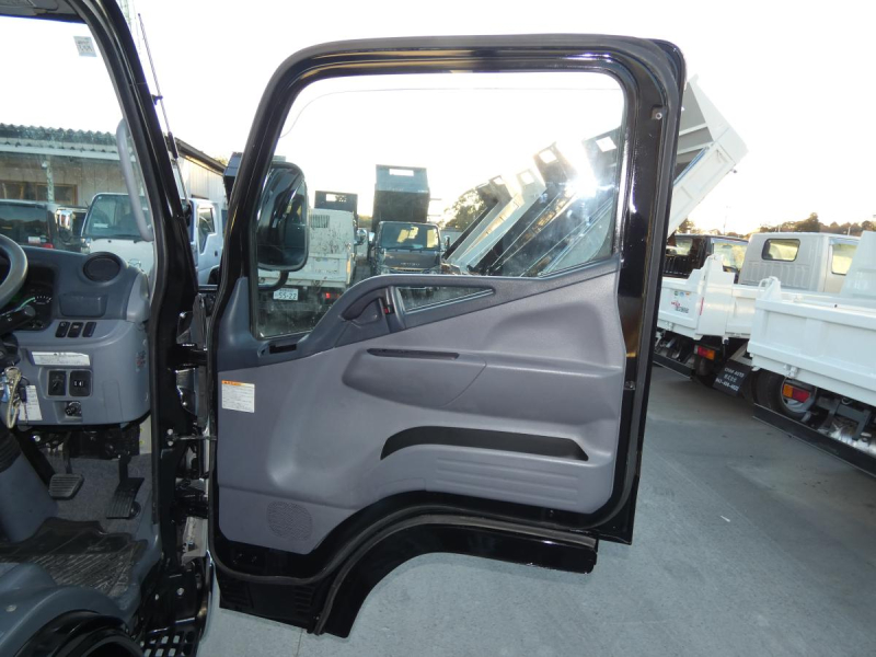H24 1.5t パネルバン オートマ|中古トラックの販売・買取・査定のアイナビ
