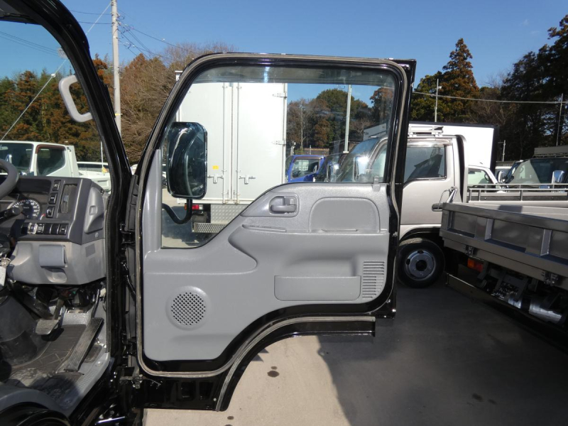 1.5t パネルバン マニュアル　4WD|中古トラックの販売・買取・査定のアイナビ