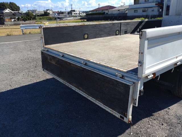 日野自動車 デュトロ　2tヒラボディ　ワイドロング　全低床|中古トラックの販売・買取・査定のアイナビ