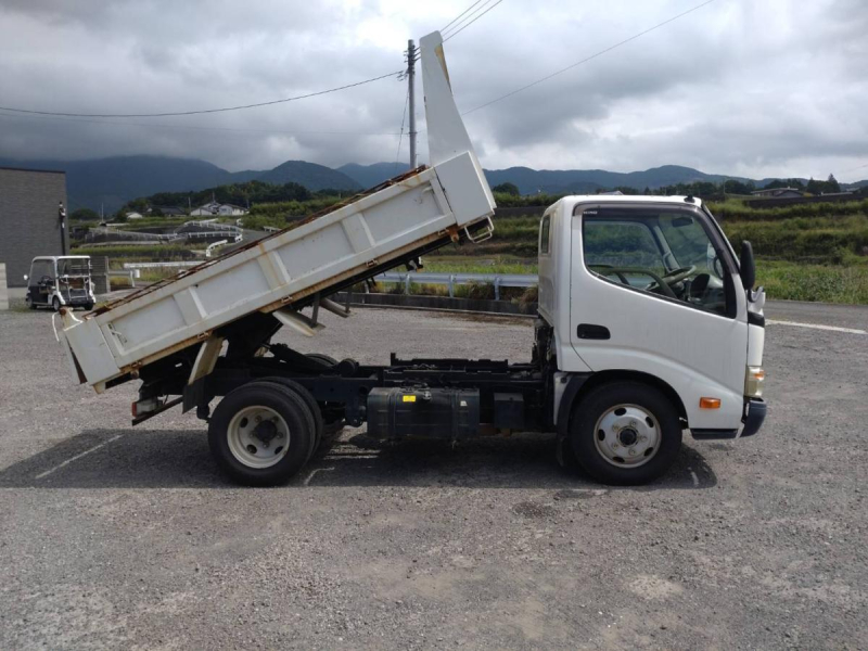 日野自動車 デュトロ　3tダンプ　積載量3000kg　全低床　三方開|中古トラックの販売・買取・査定のアイナビ