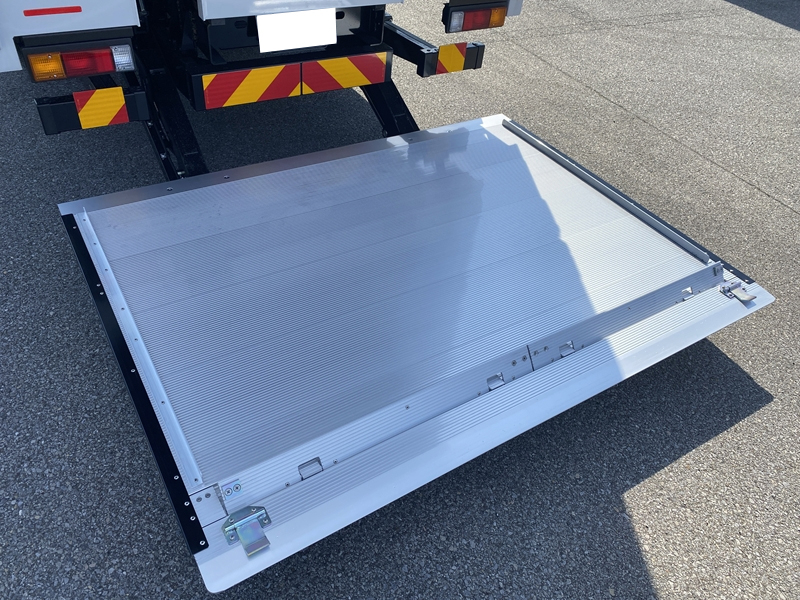 キャンター　ワイド超ロング　全低床　跳上ゲート付　積載3,600kg|中古トラックの販売・買取・査定のアイナビ