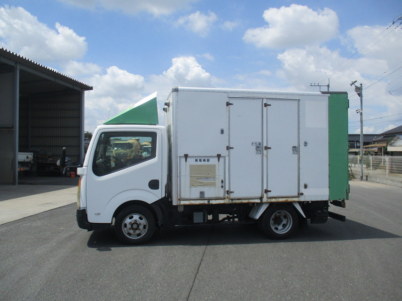 UDトラックス バン車 アトラス|中古トラックの販売・買取・査定のアイナビ