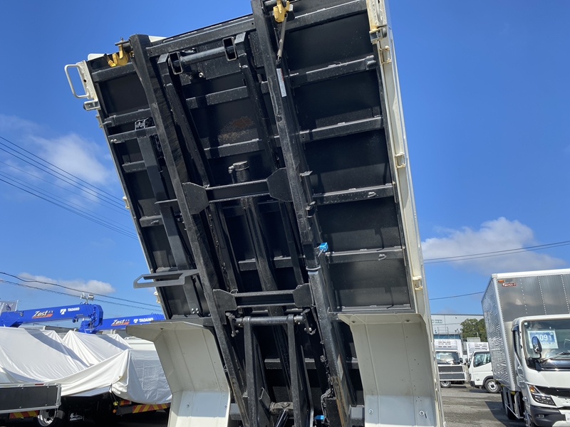 キャンター　4ナンバー　新明和工業　水平ゲート　ローダーダンプ　積載3,000kg|中古トラックの販売・買取・査定のアイナビ