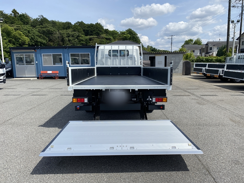 キャンター　ワイドロング　全低床　木製　マルチゲート付　積載3,500kg|中古トラックの販売・買取・査定のアイナビ