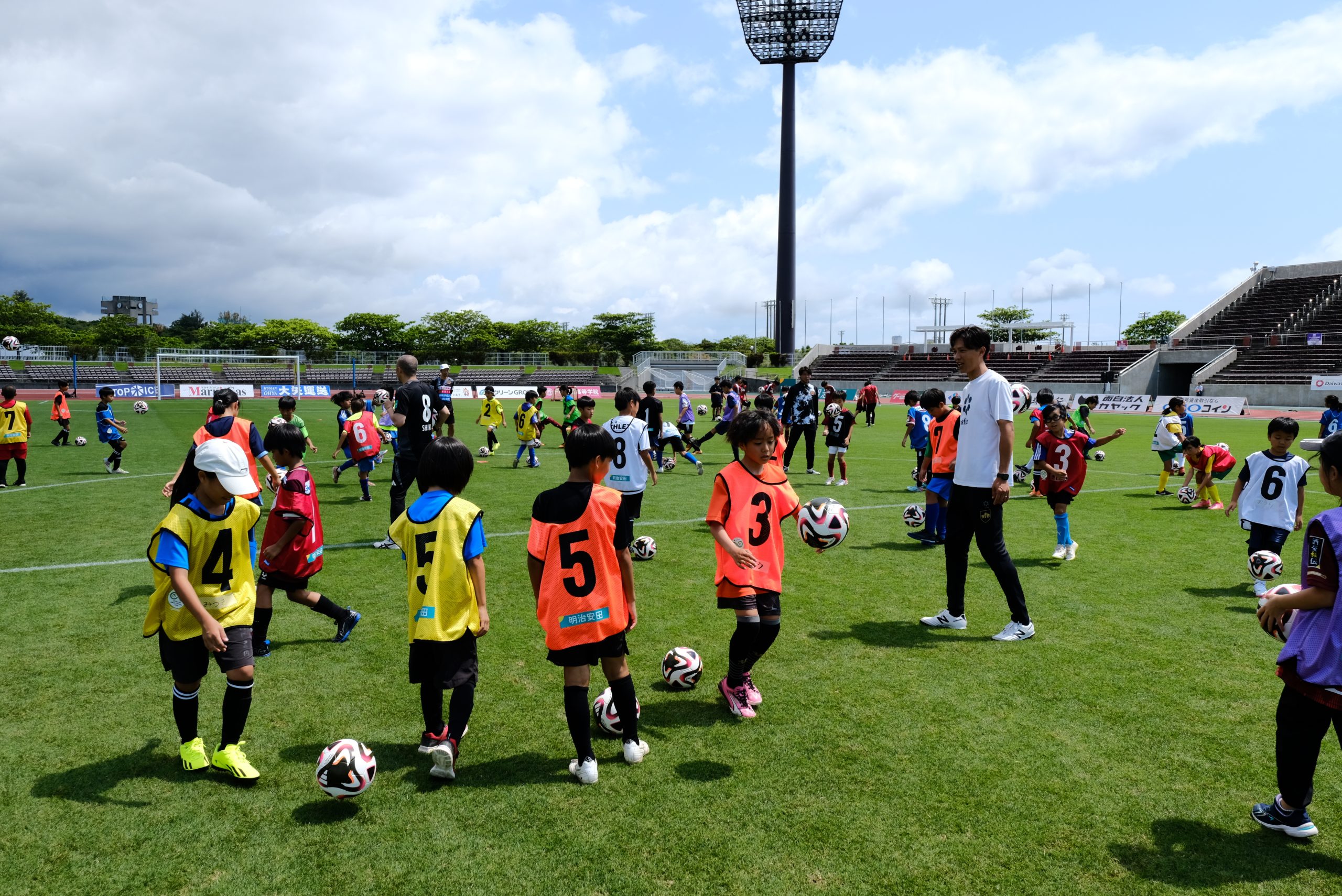 沖尚チアダンス部 出演！キッズサッカーフェスタ開催！高校生企画ブース登場！【FC琉球】