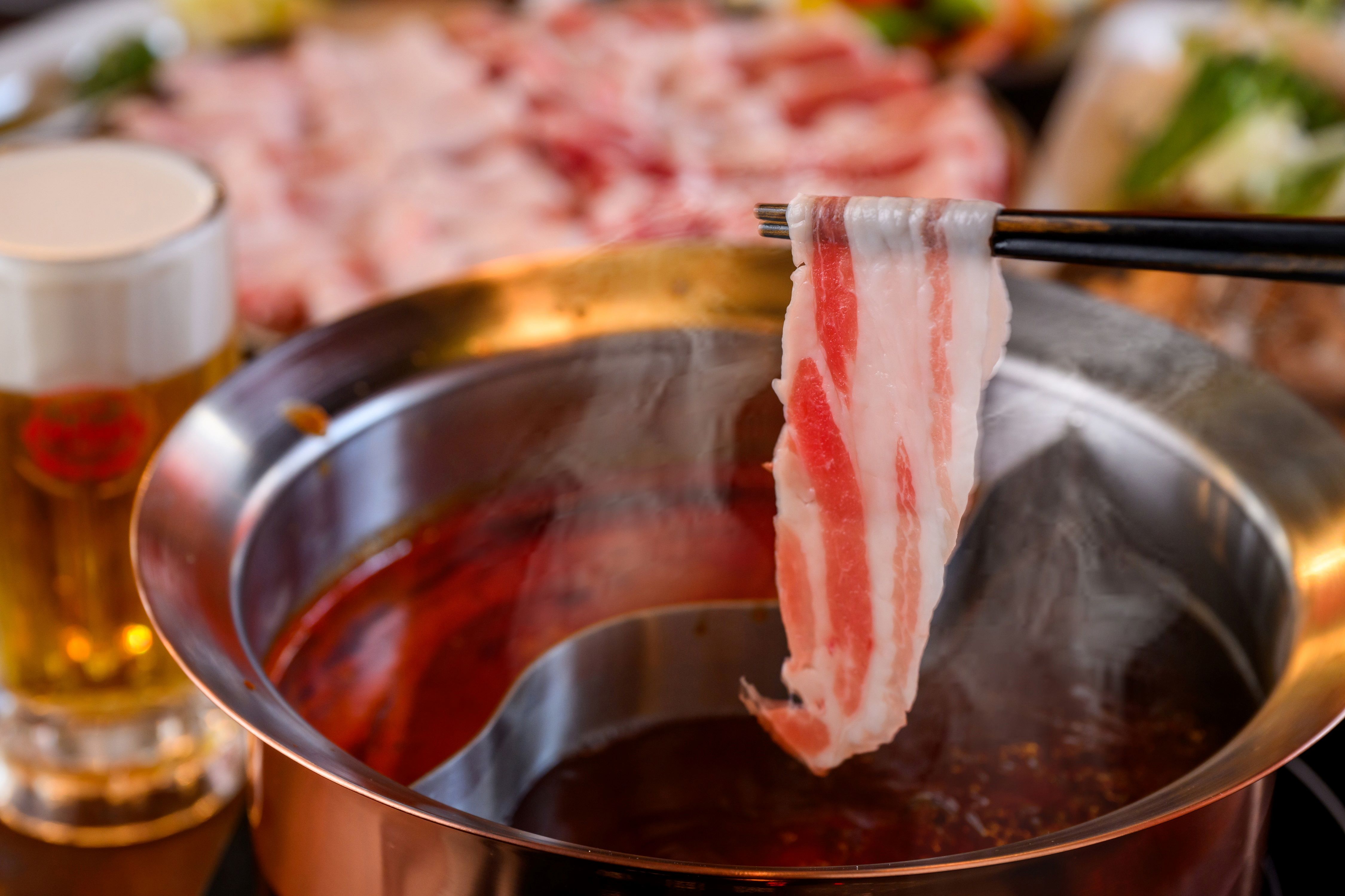 アグー豚しゃぶしゃぶ鍋・熱々鉄板ステーキ 3種のシュラスコを食べ放題!沖縄ビュッフェ