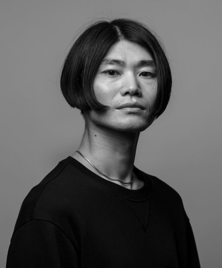 日爪ノブキ NOBUKI HIZUME