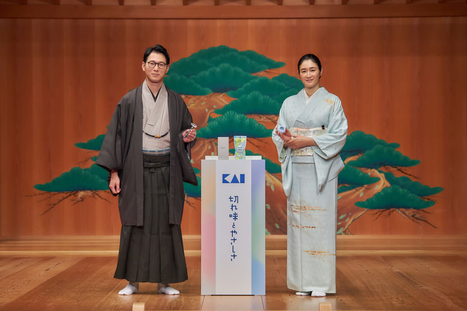 グローバル刃物メーカーの貝印が11月8日「いい刃の日」を前に銀座・観世能楽堂でPRイベントを開催