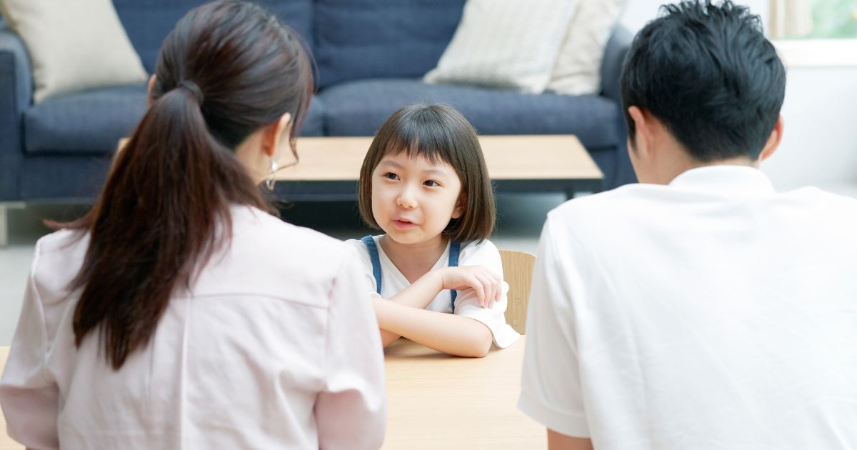 話し合う親子