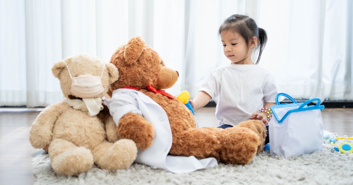 一人で遊び子どもの画像