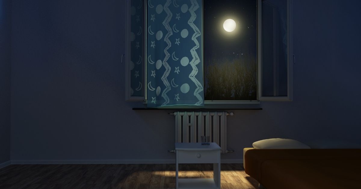 暗い寝室の画像