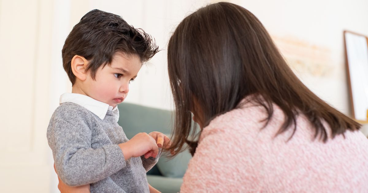 話し合う親子の画像