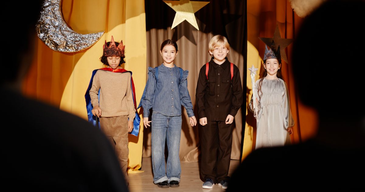 演劇している子ども